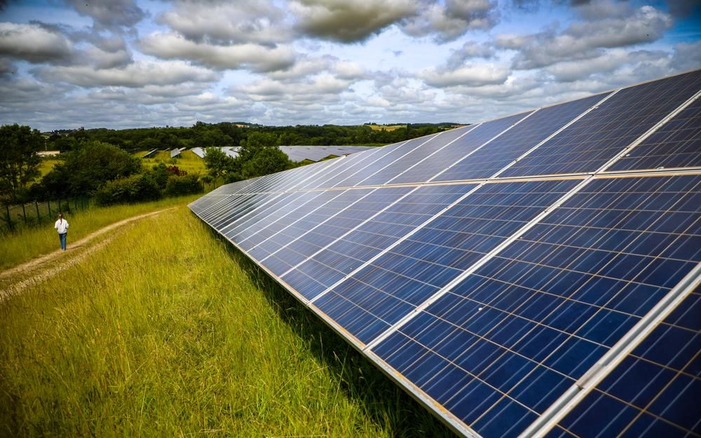 Éclipse Solaire et Réseaux Électriques Européens : Le Défi Technique des Gestionnaires Face à une Baisse Historique de Production Solaire