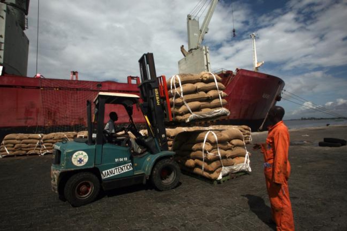 Afrique : Vincent Bolloré prêt à vendre ses activités logistiques sur le continen