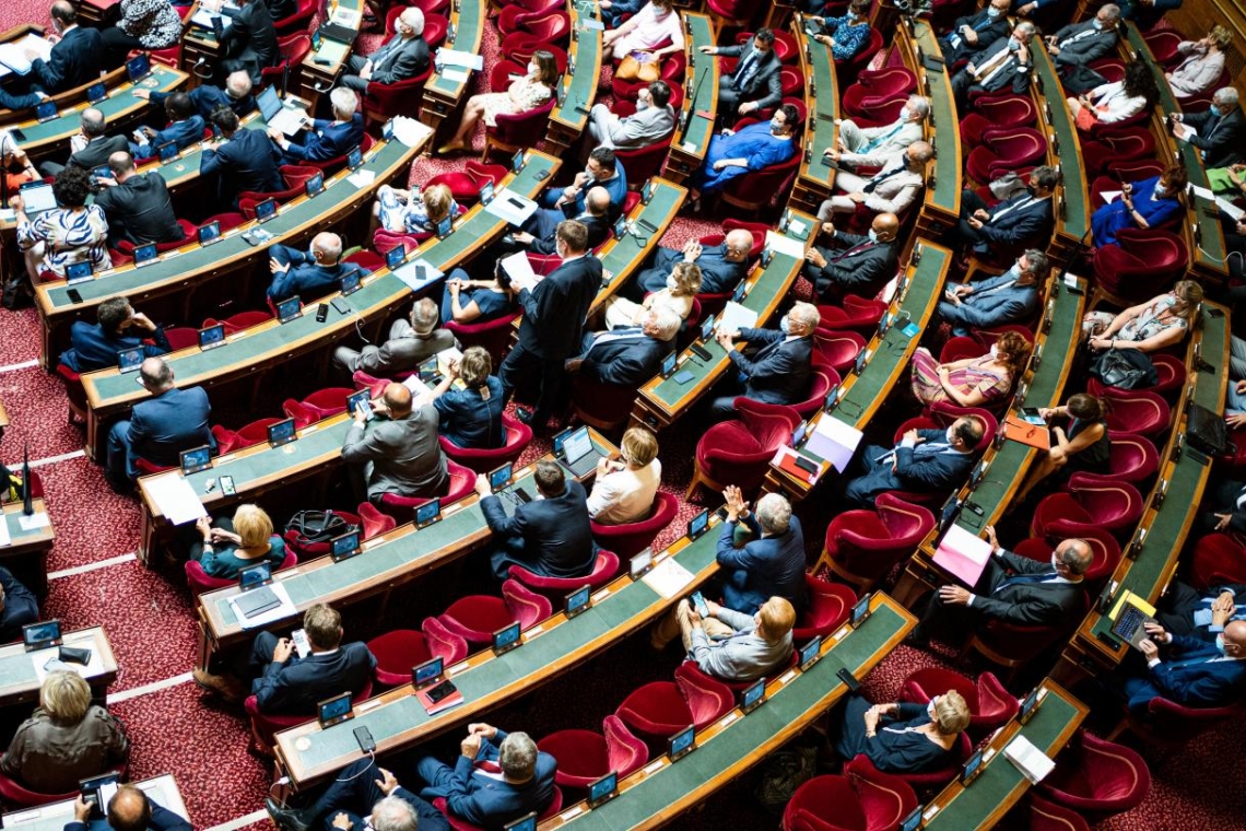 Covid-19: le Sénat français refuse d'étendre le passe sanitaire jusqu'à l'été