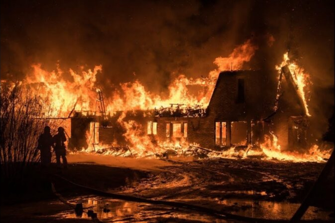 Niger : décès de 26 écoliers dans un incendie les populations rendent le gouvernement responsable du drame en raison des classes en paillote. 