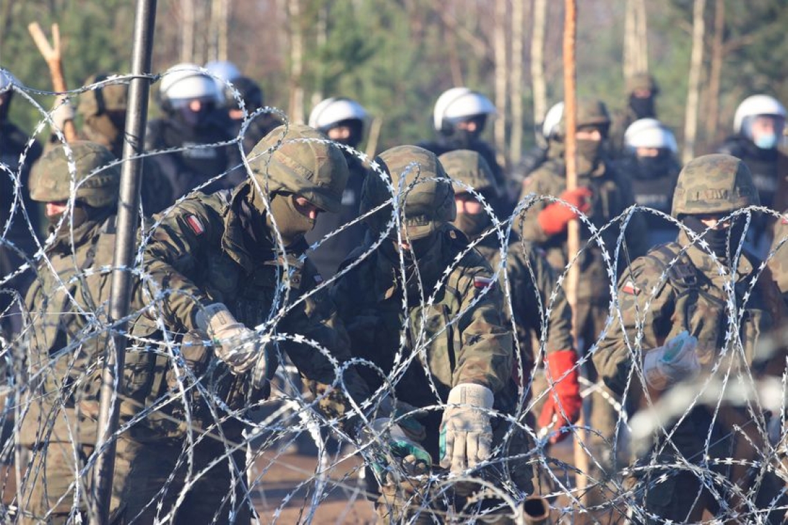 Crise des migrants : l’UE annonce plusieurs mesures face à l’acheminement des migrants à ses frontières orchestré par la Biélorussie