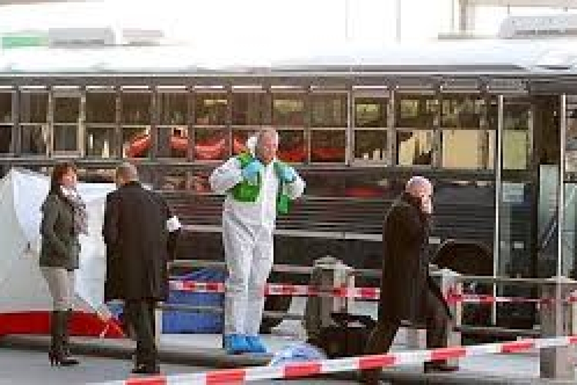 Kosovo : trois personnes tuées dans une fusillade qui ciblait un bus vendredi soir. 