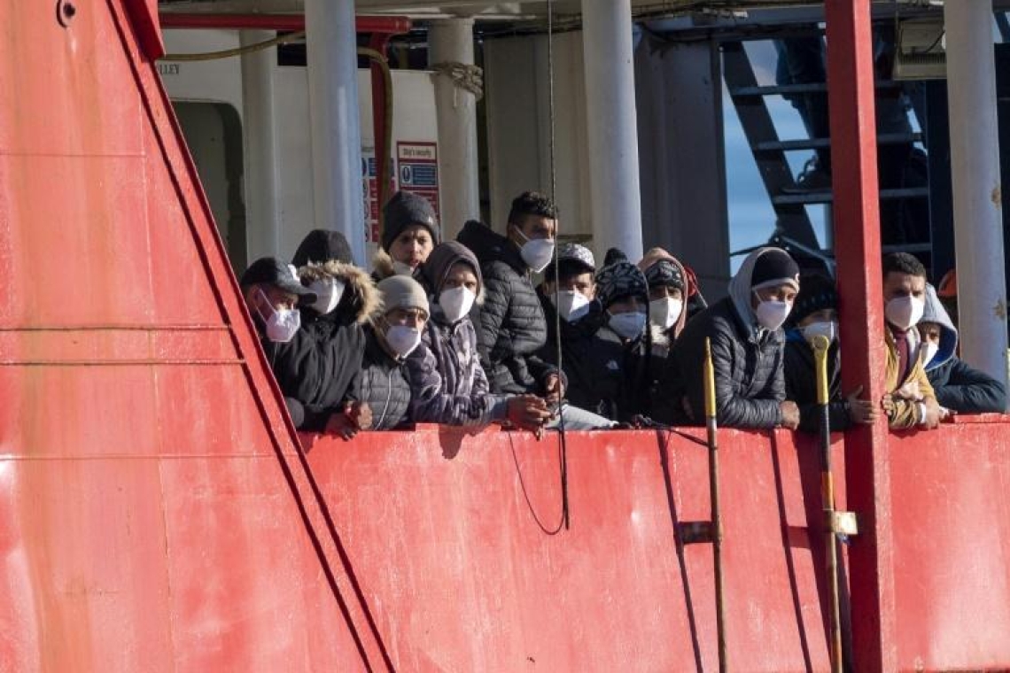 Migration : deux navires humanitaires ayant secouru 330 migrants autorisés à débarquer en Sicile.