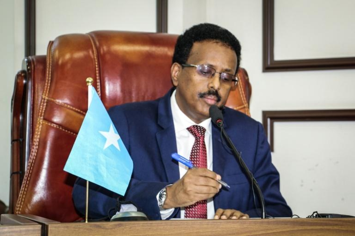 Somalie : le chef de l’Etat Mohamed Abdullahi suspend son premier ministre Mohamed Hussein.