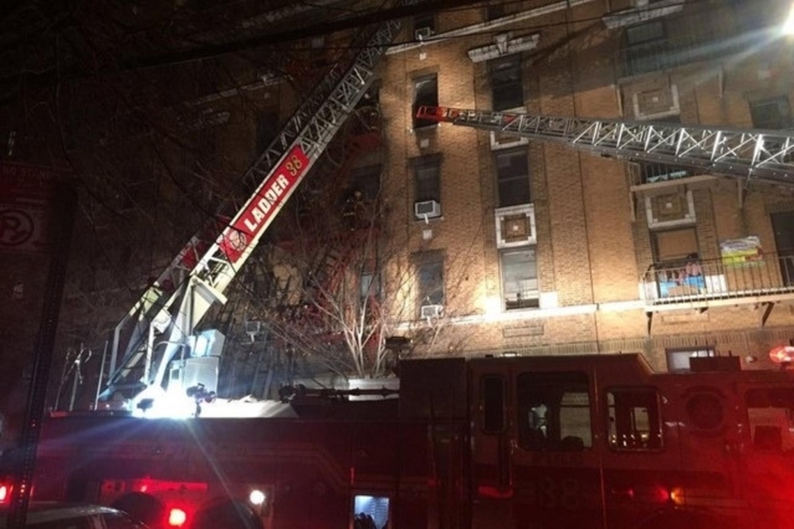 USA : un immense incendie fait 19 morts à New-York. Dimanche dans le Bronx un feu impressionnant a ravagé un immeuble en brique de dix-neuf étages.