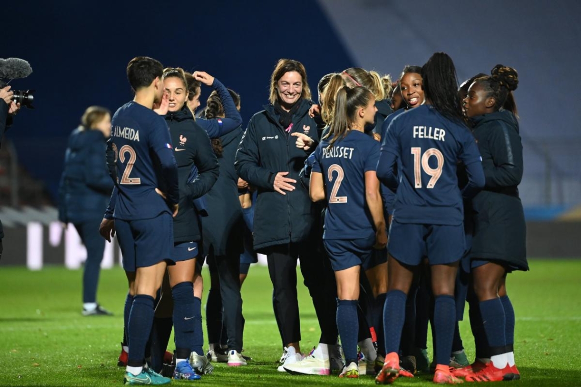 Football : Euro féminin 2025, la France pose officiellement sa candidature