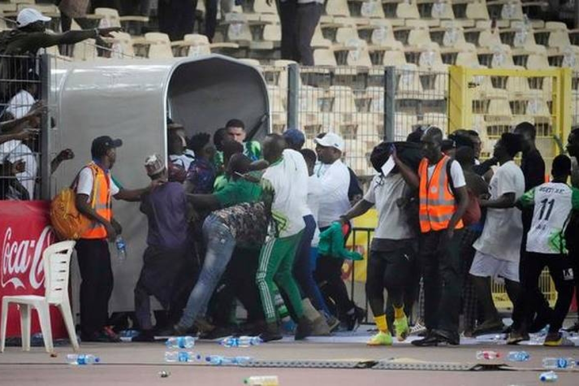 Football / Nigeria vs Ghana : Un médecin de la CAF meurt au cours des incidents avec les supporters