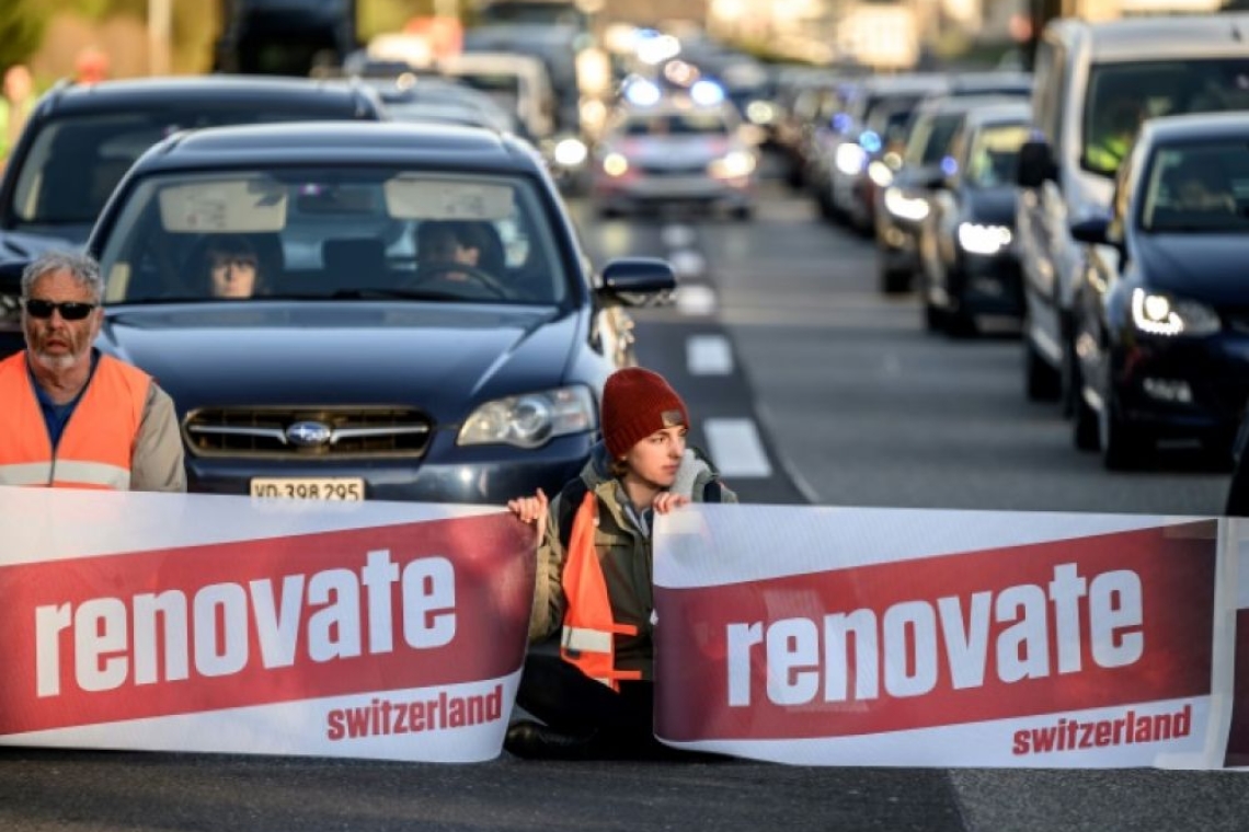 Suisse : Une autoroute brièvement bloquée par des militants du climat