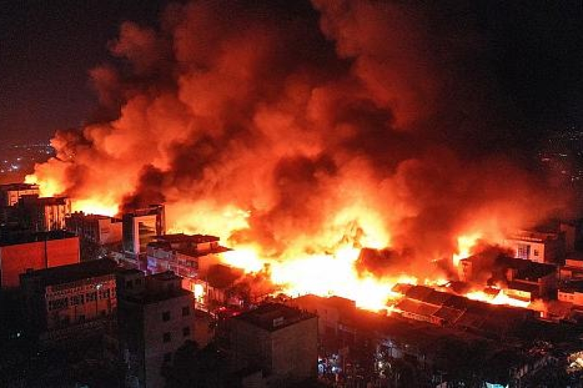 Incendie dans un bidonville du Cap en Afrique du Sud