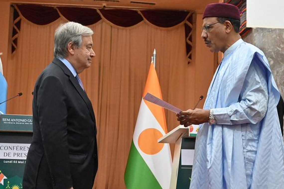 Niger: Antonio Guterres rend visite aux réfugiés du Sahel