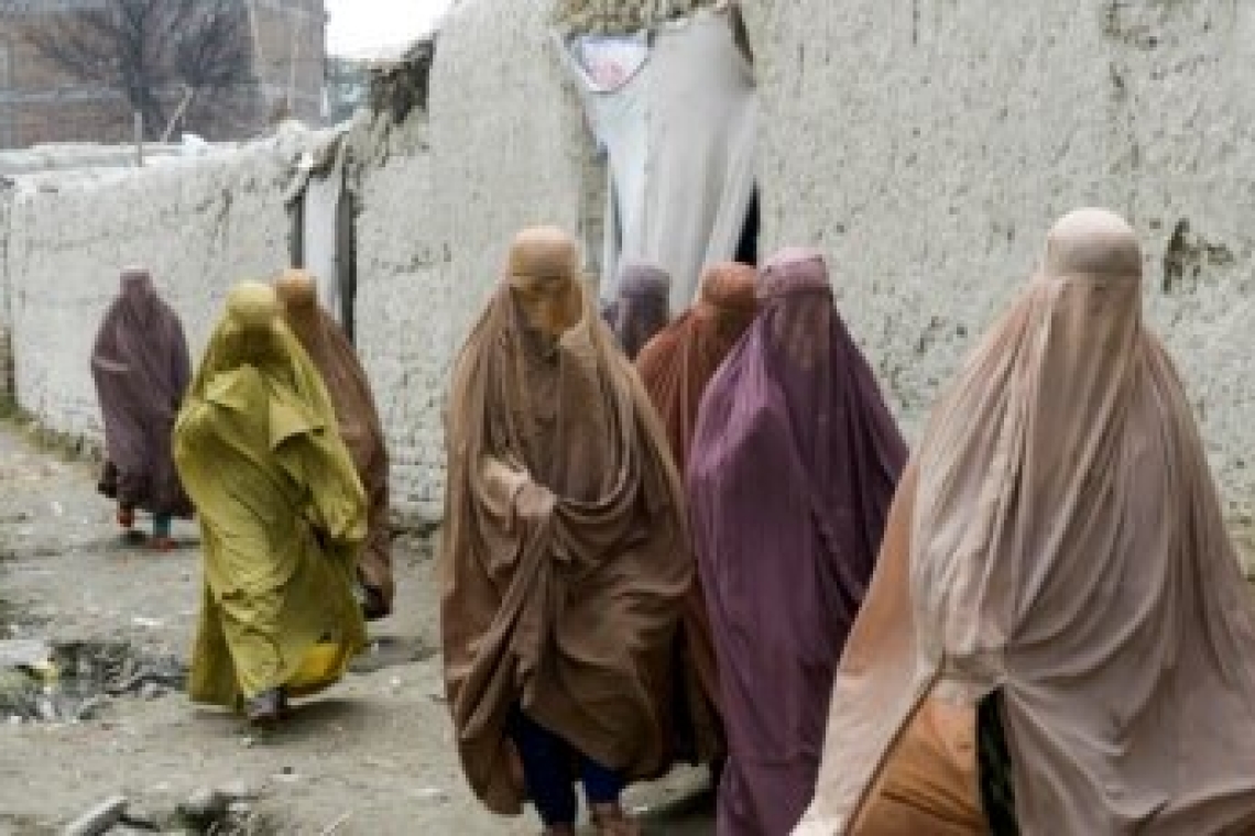 Société / Afghanistan : des filles sont vendues dans des camps de réfugiés pour éviter de mourir de faim