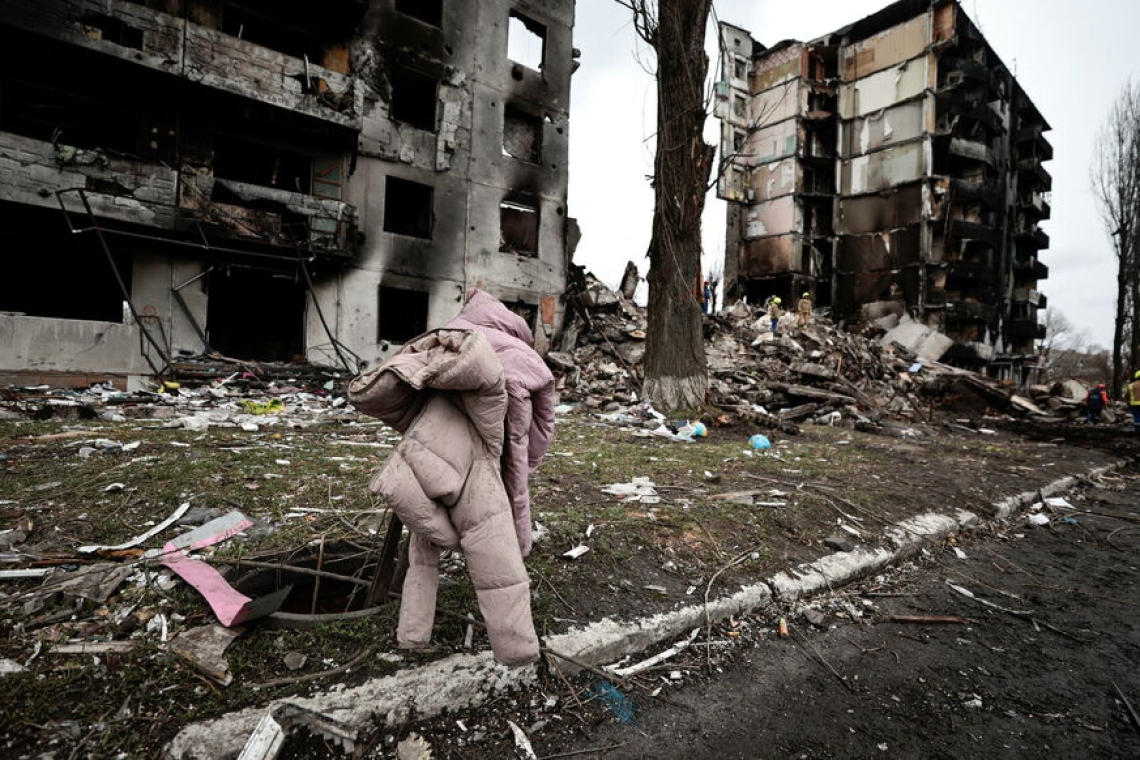 Guerre en Ukraine : 60 personnes disparues dans le bombardement d'une école située à l'est du pays