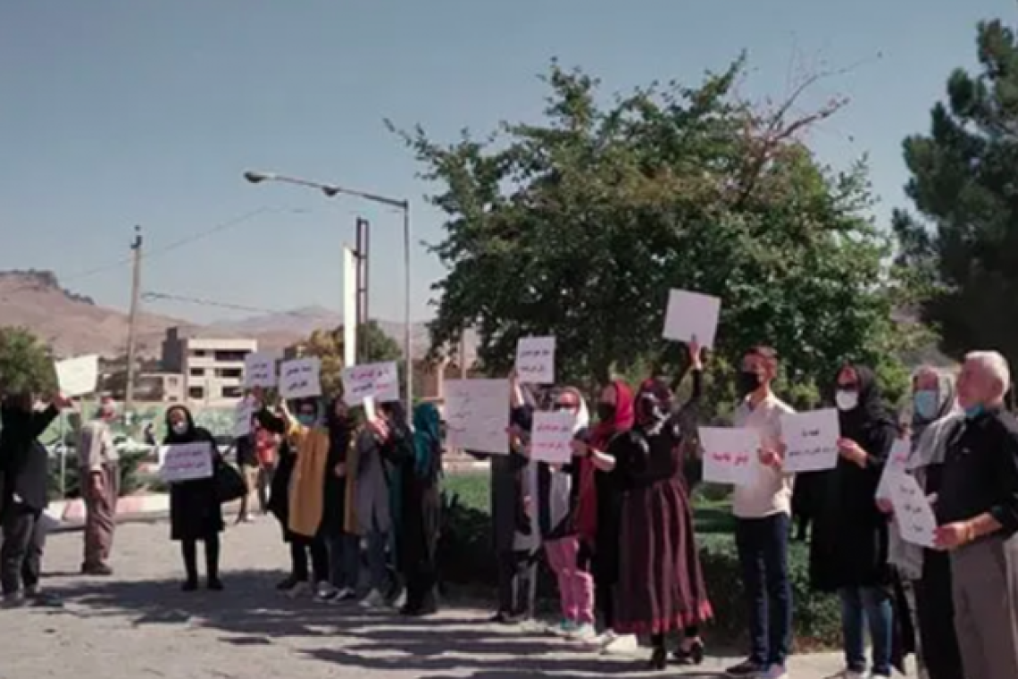 Iran : des policiers arrêtés pour violence contre une femme