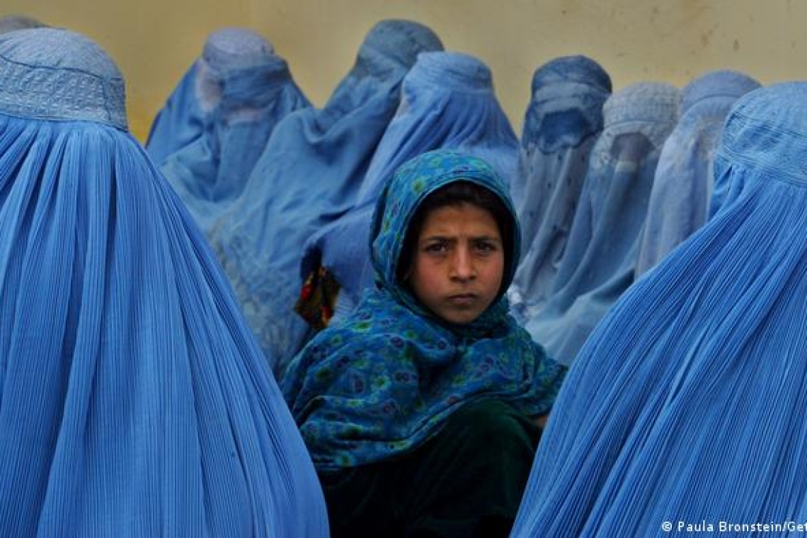 Afghanistan: Une vingtaine de femmes protestent à Kaboul pour réclamer leurs droits