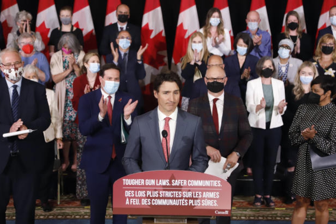 Canada : Justin Trudeau veut interdire la possession d’armes de poing