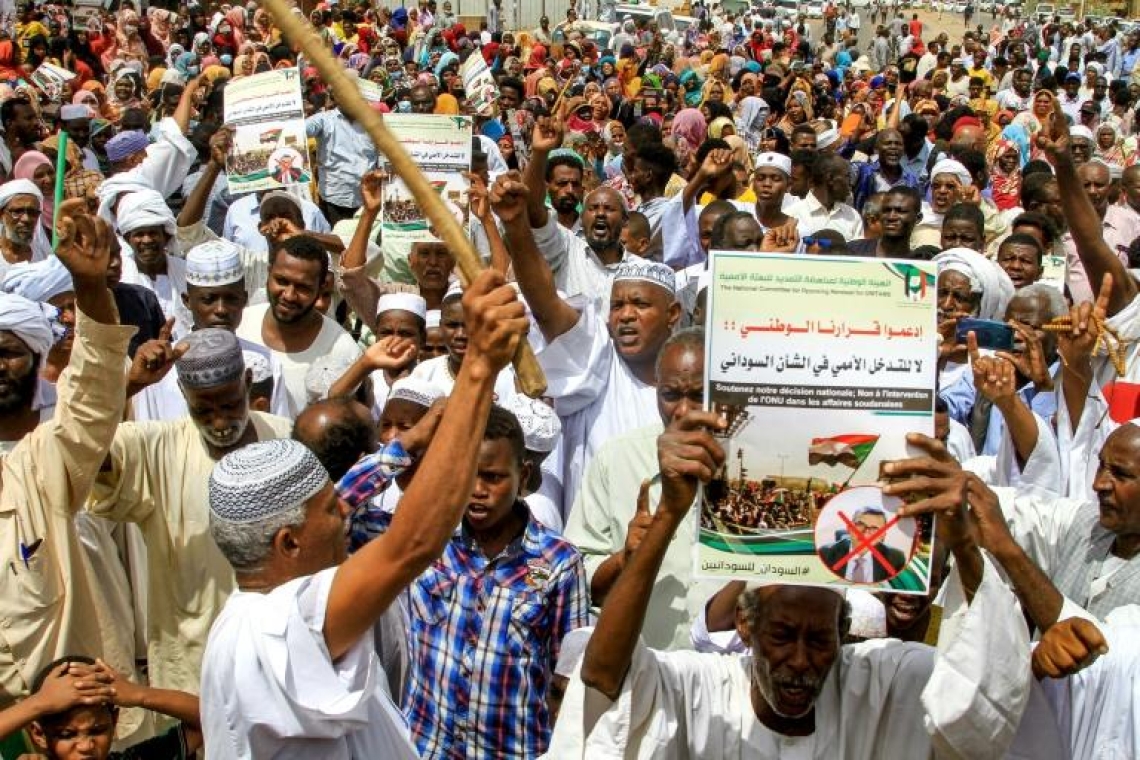 Soudan: Des centaines de manifestants appellent au départ de l'émissaire de l'ONU