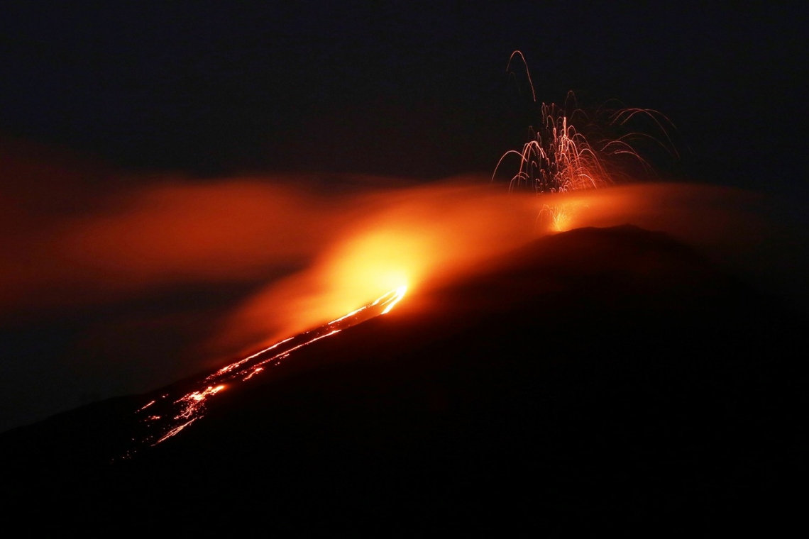 Philippines: Éruption du volcan Bulusan dans la province rurale de Sorsogon