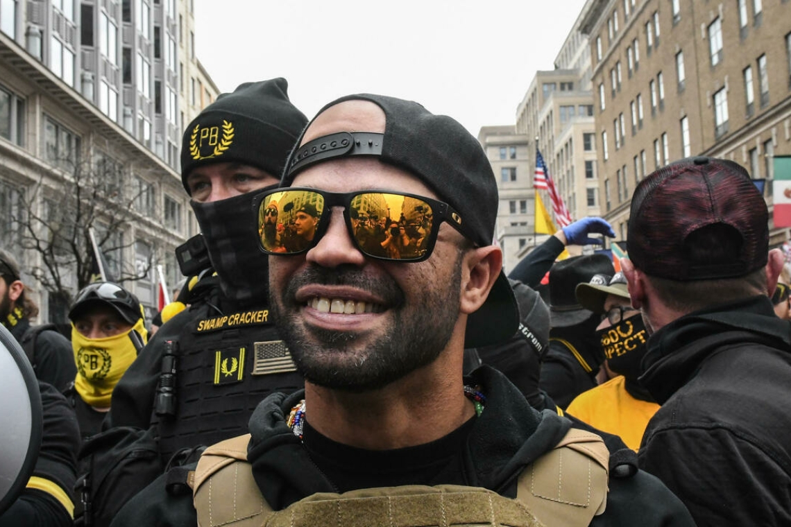 États-Unis: Cinq membres des Proud Boys inculpés pour sédition dans l'assaut du Capitole