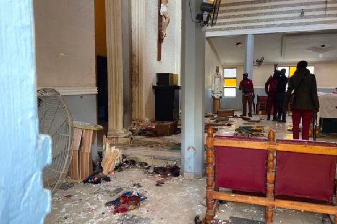 Réactions aux cinquante fidèles tués dans une église nigériane