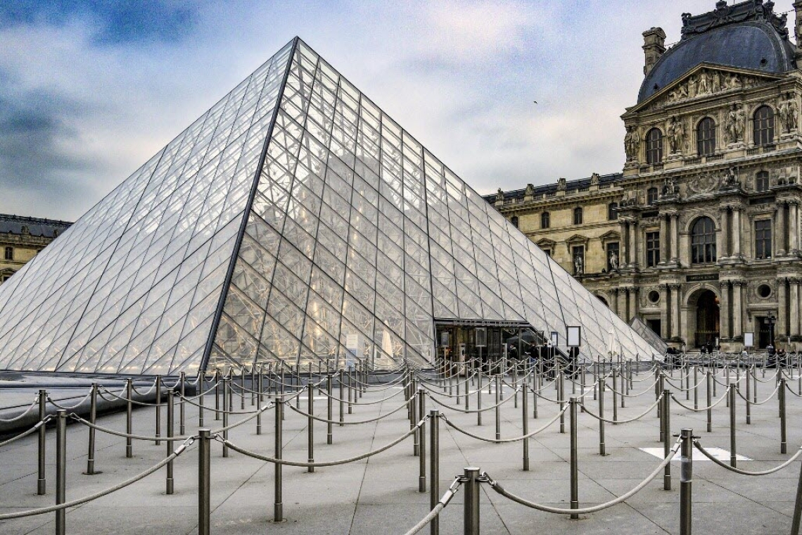 France : un trafic de faux billets d’entrée au musée du Louvre démantelé par la police