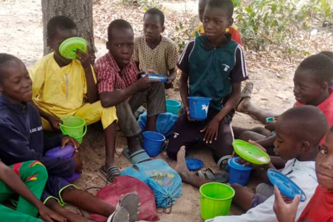 Burkina Faso : Un projet de soutien alimentaire et nutritionnel aux élèves améliore la qualité de l’éducation