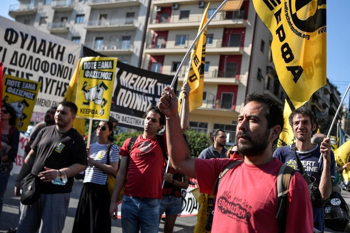 Grèce : à Athènes, de nombreux manifestants défilent à l'ouverture du procès en appel d'Aube dorée