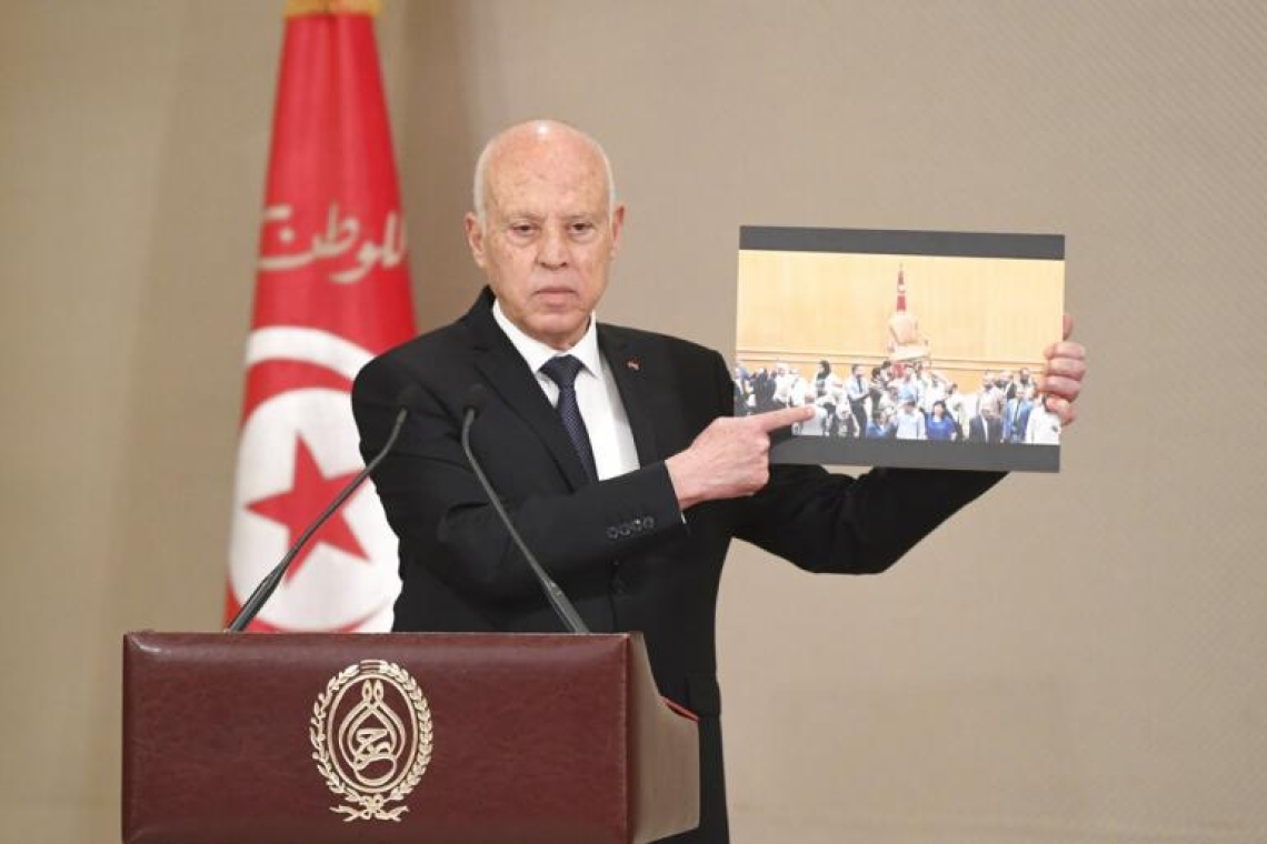 Tunisie : le projet de nouvelle constitution présenté au président