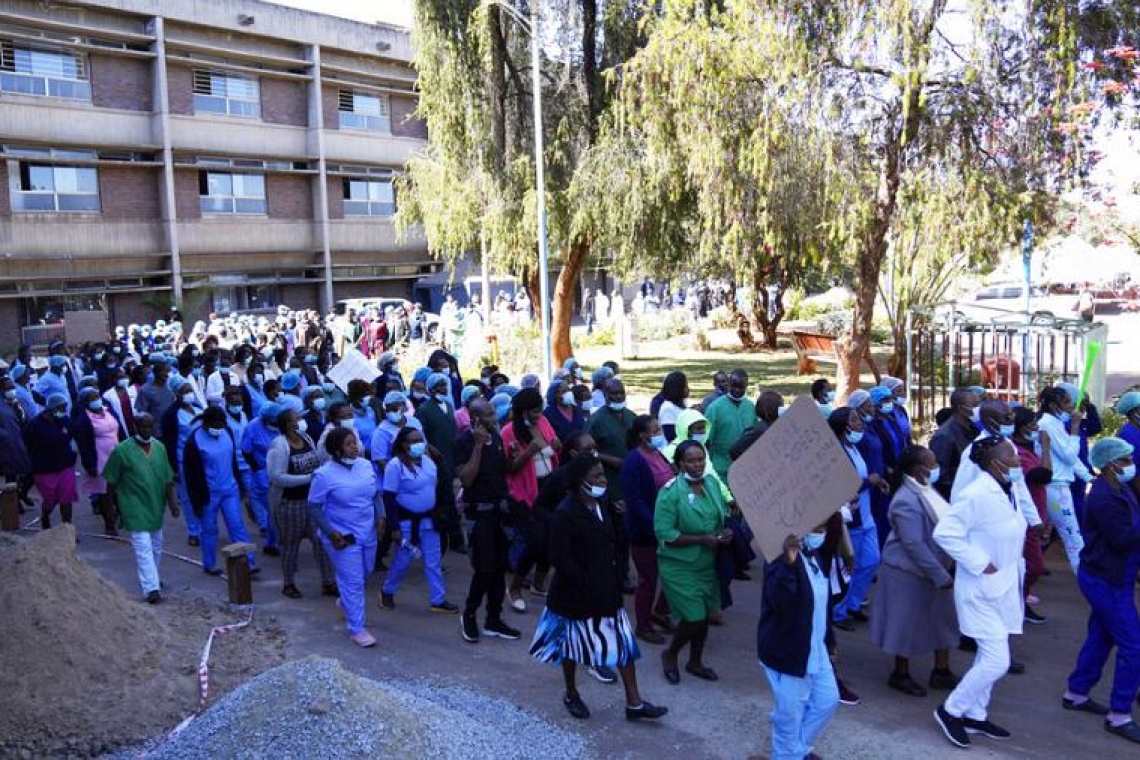 Zimbabwe : la grève des médecins et des infirmiers suspendue après des menaces des autorités