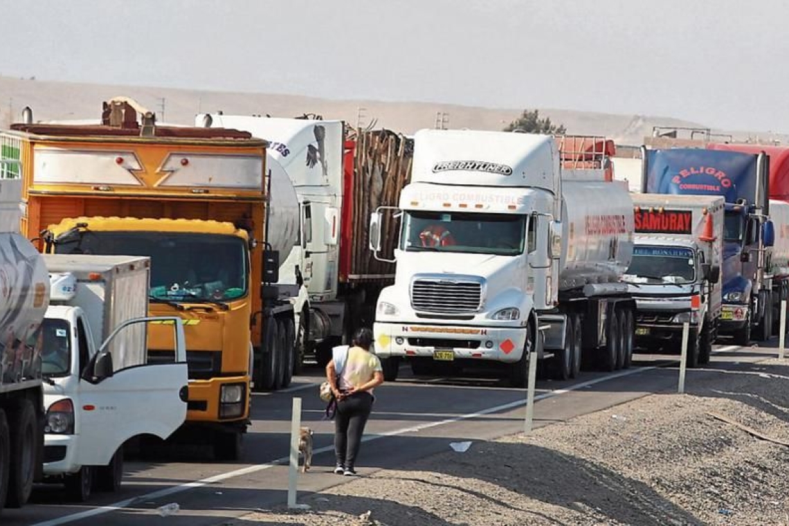 Pérou : Les transporteurs routiers entament une grève après l'échec des négociations sur le prix du carburant