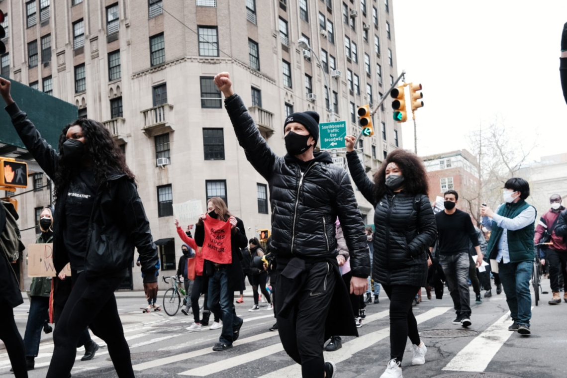 États-Unis : manifestations après la mort d'un jeune Afro-Americain tué par la police