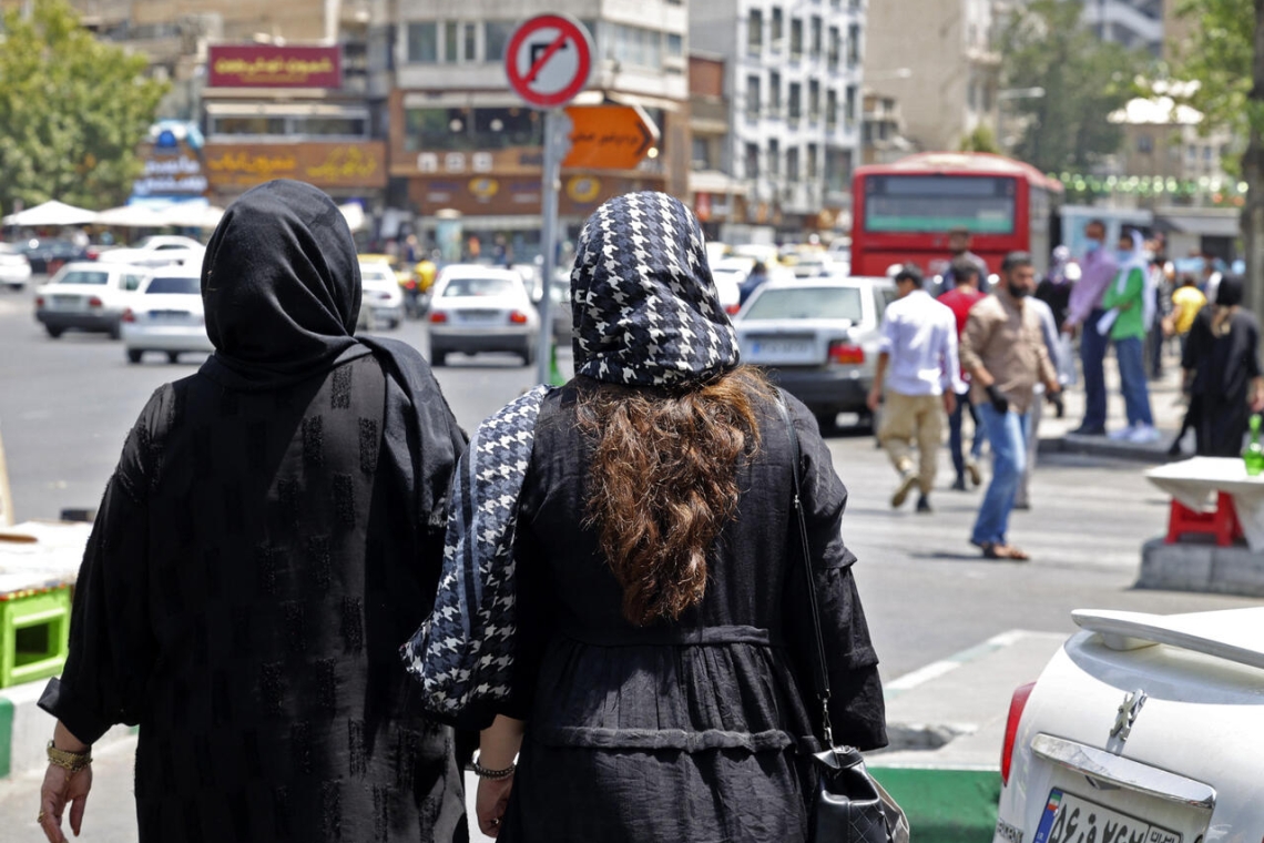 Iran : Des femmes se mobilisent contre le durcissement de l'obligation du port du voile