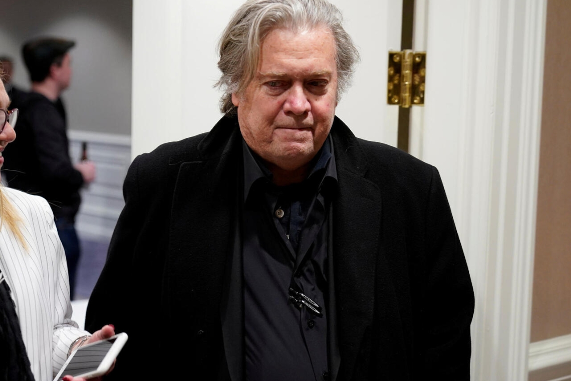 Assaut du Capitole : Premier jour du procès de Steve Bannon à Washington