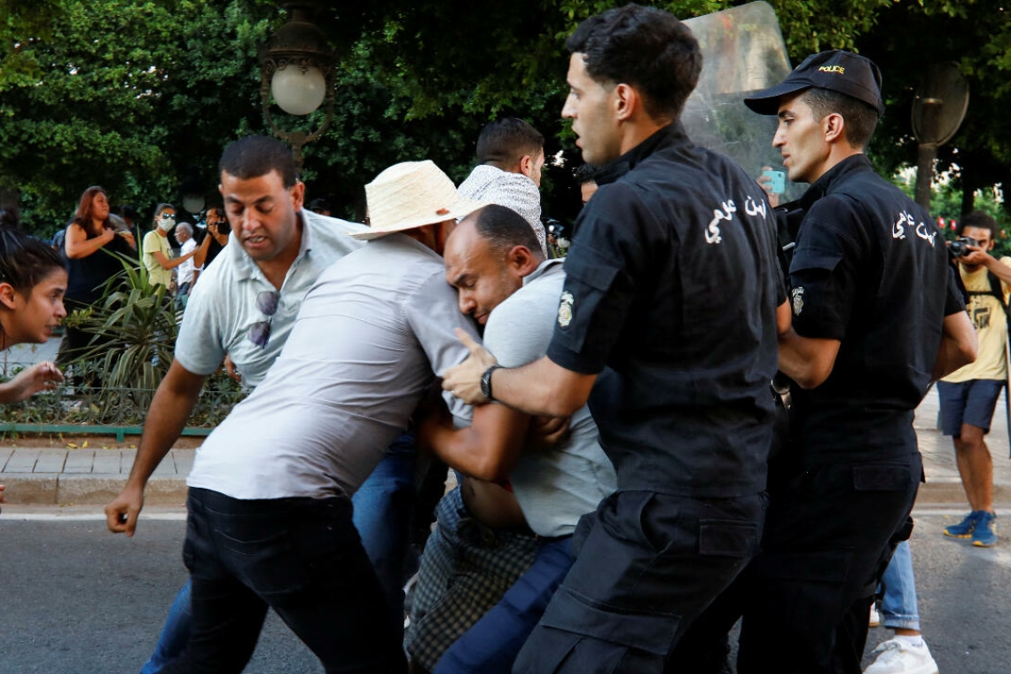 Tunisie : plusieurs arrestations lors d'une manifestation anti-Constitution