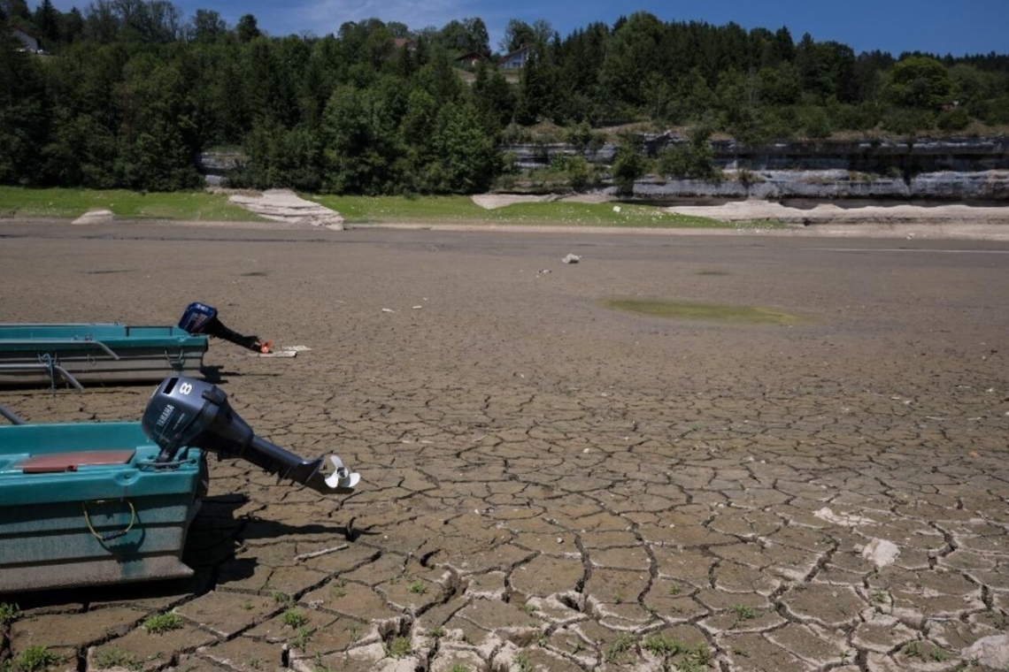 En France, la sécheresse met en mal le niveau d'eau des fleuves et des canaux