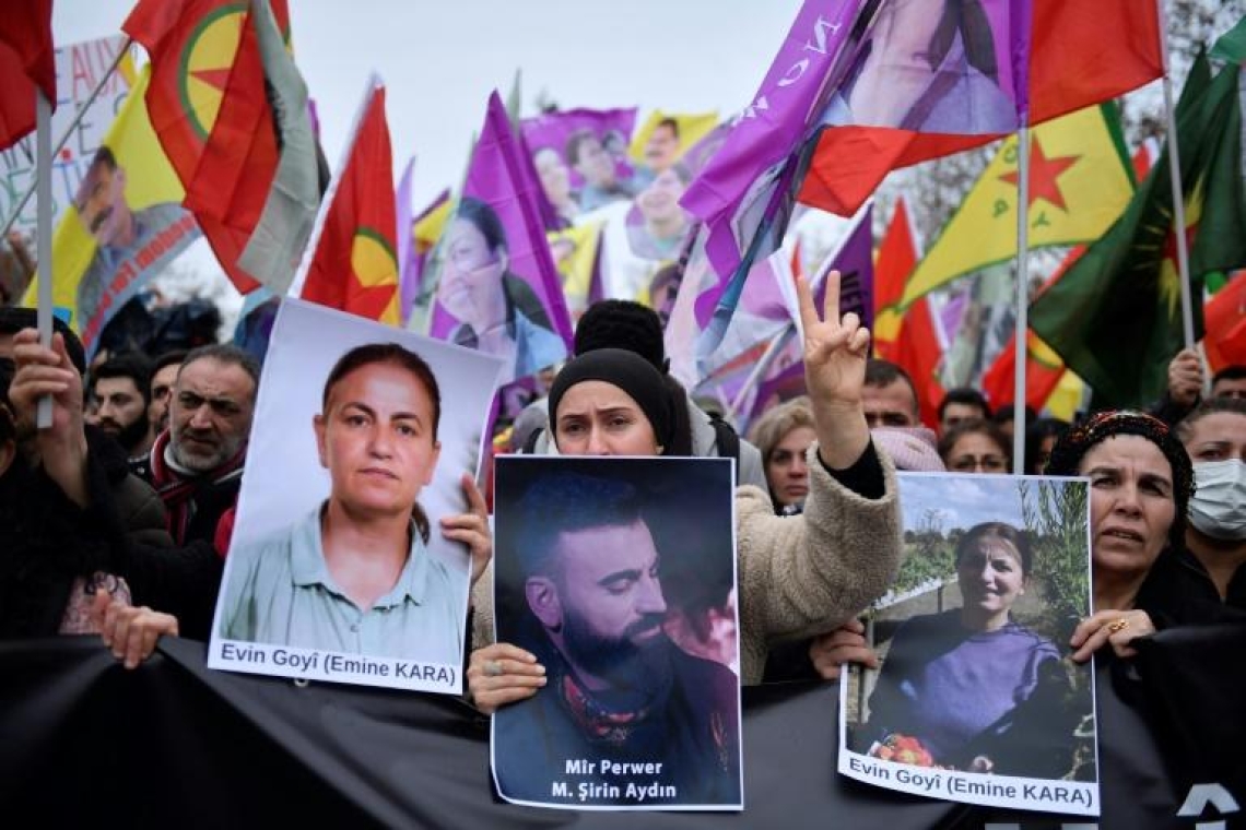 Attaque contre des Kurdes: plusieurs milliers de manifestants à Paris, la garde à vue du suspect levée