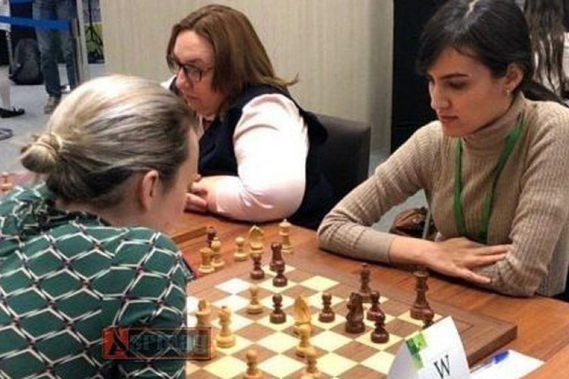 Iran: une championne d'échecs part en Espagne après des menaces pour avoir joué sans voile