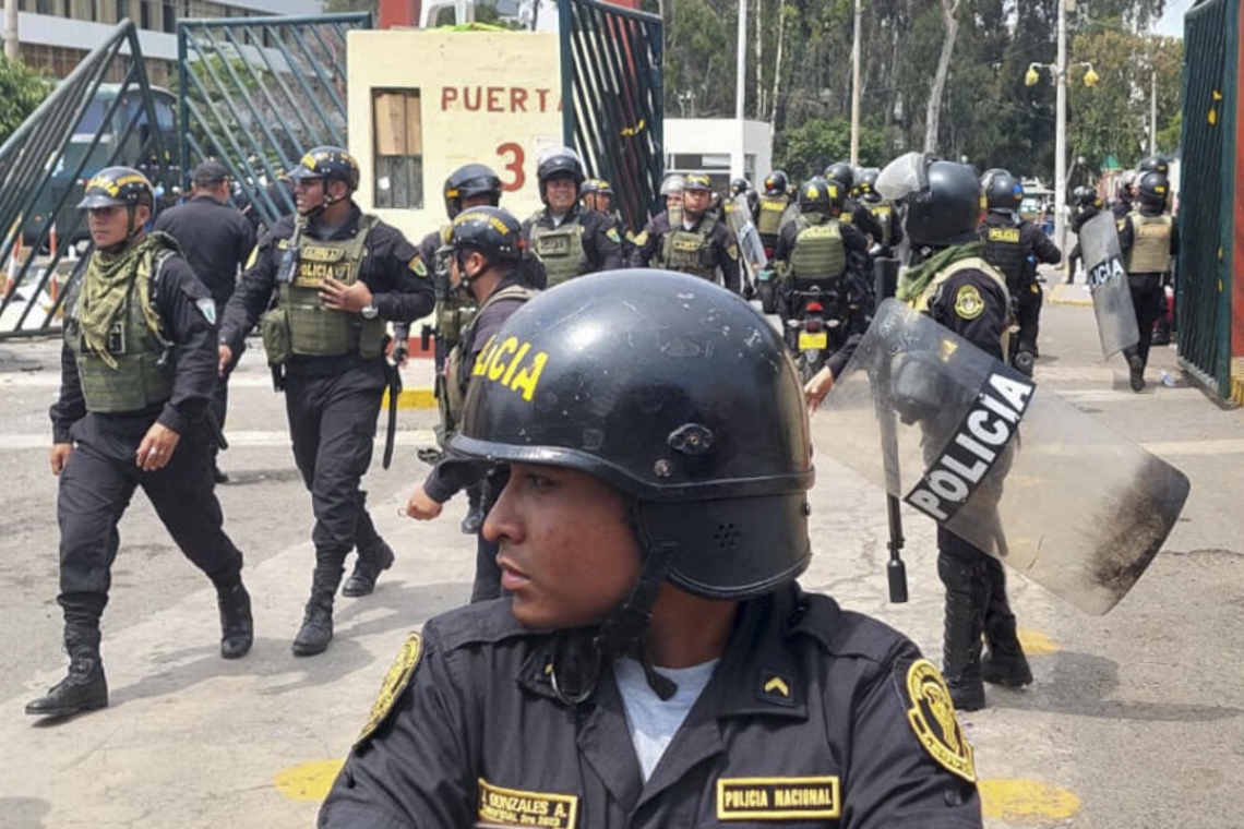 Assaut sur un campus, fermeture de Machu Picchu: la crise s'aggrave au Pérou