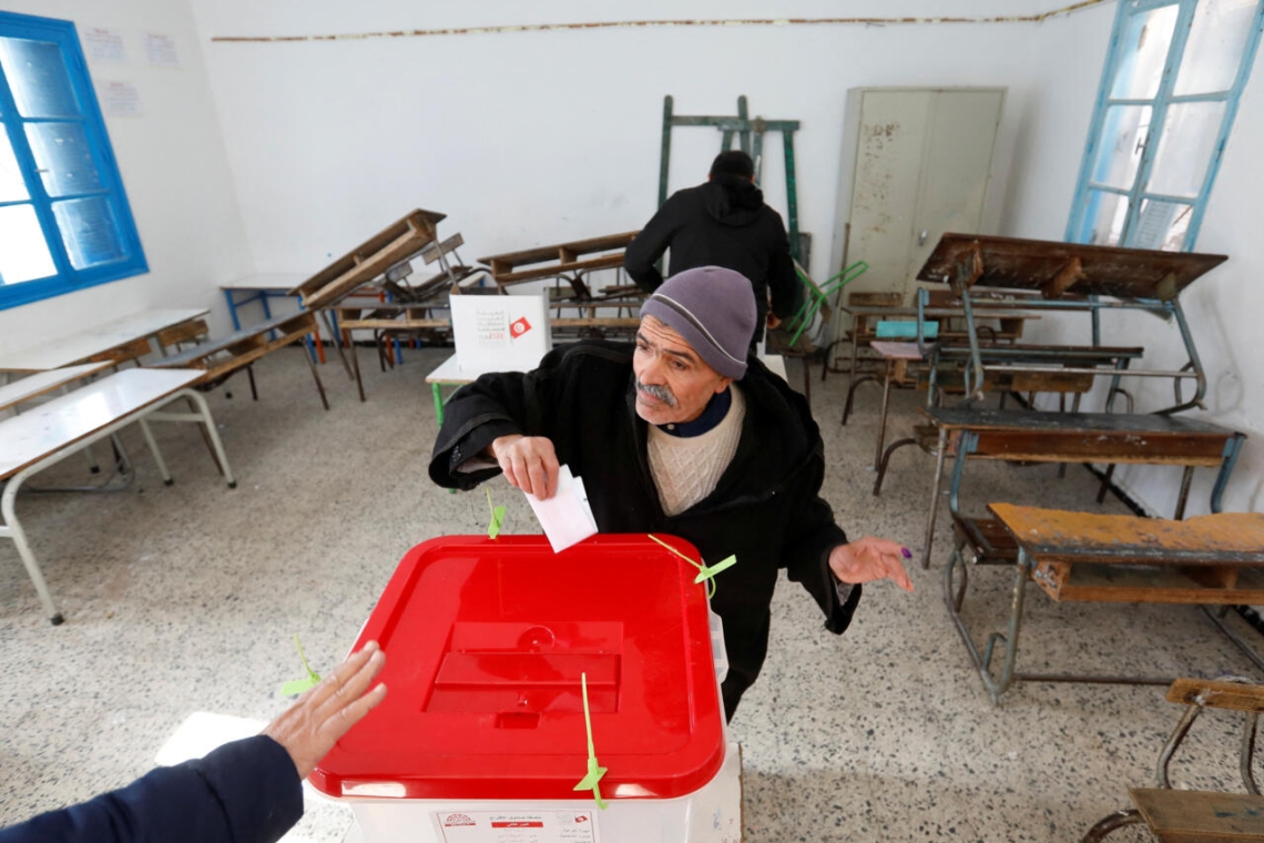 Législatives en Tunisie : Peu d'affluence dans les bureaux de vote à Tunis à la mi-journée