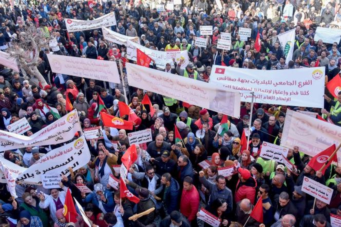 Tunisie: Le président ordonne l'expulsion de la plus haute responsable de syndicale de l'UE