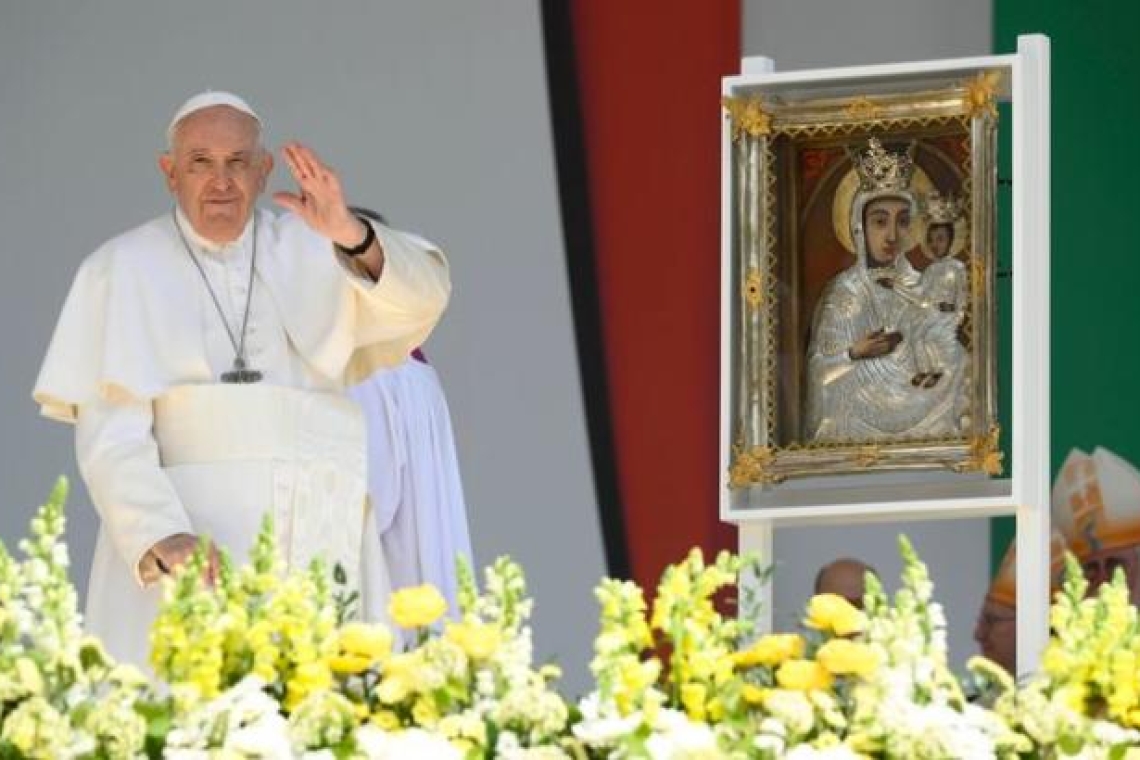 Clap de fin de la visite du Souverain Pontife en Hongrie, un appel en faveur des migrants