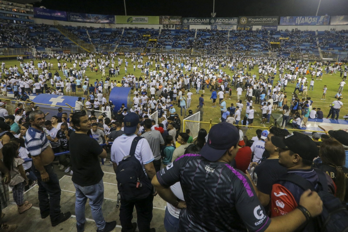 Neuf morts suite à une bousculade dans un stade au Salvador