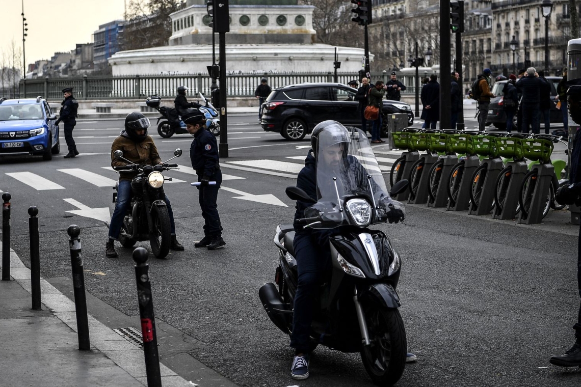 France: Le conseil d'État prescrit deux mois au gouvernement pour instaurer le contrôle technique de deux-roues. 