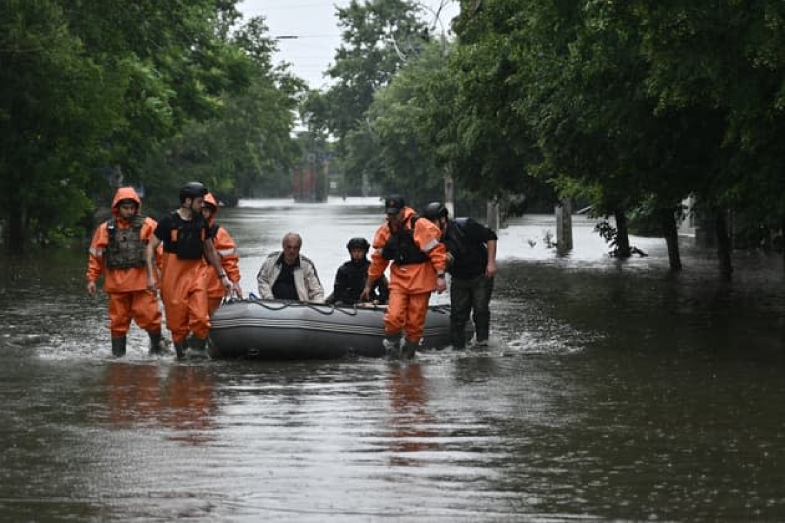 Trois morts et dix blessés dans un bateau