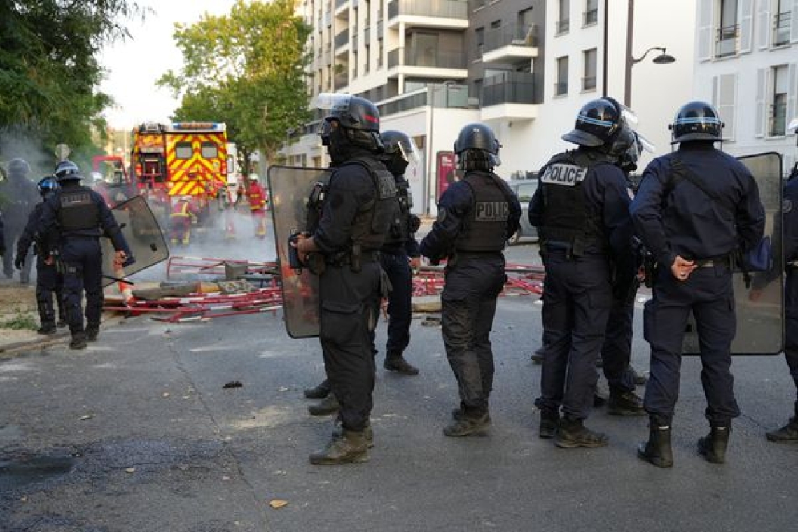 Mort de Nahel à Nanterre : "Un jeune tué c'est inexplicable, inexcusable", estime le président de la République