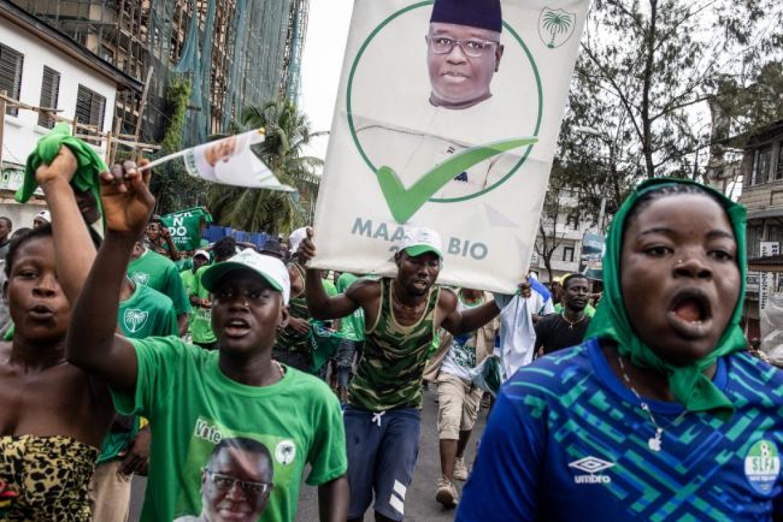 Sierra Leone: Mada Bio prête serment après sa réélection contestée