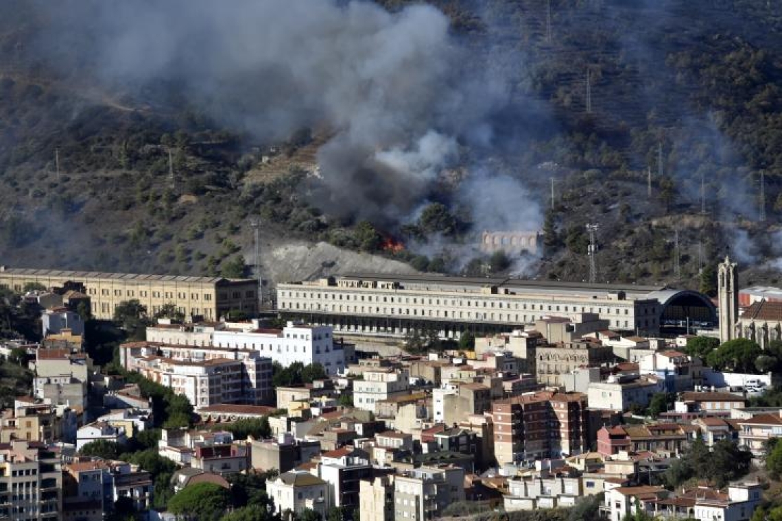 L'incendie à la frontière avec la France s'étend : plus de 130 personnes évacuées en Espagne