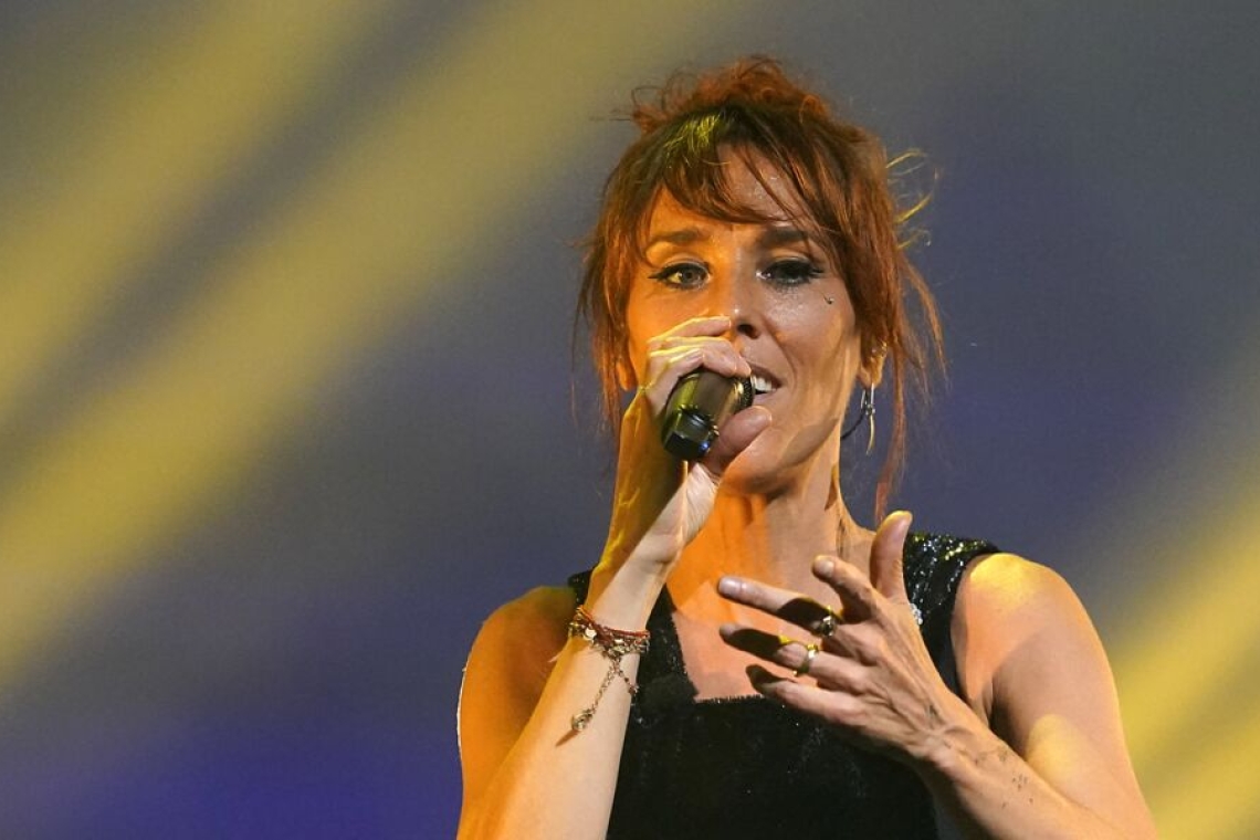 Zaz, en deuil, annonce la mort de son père