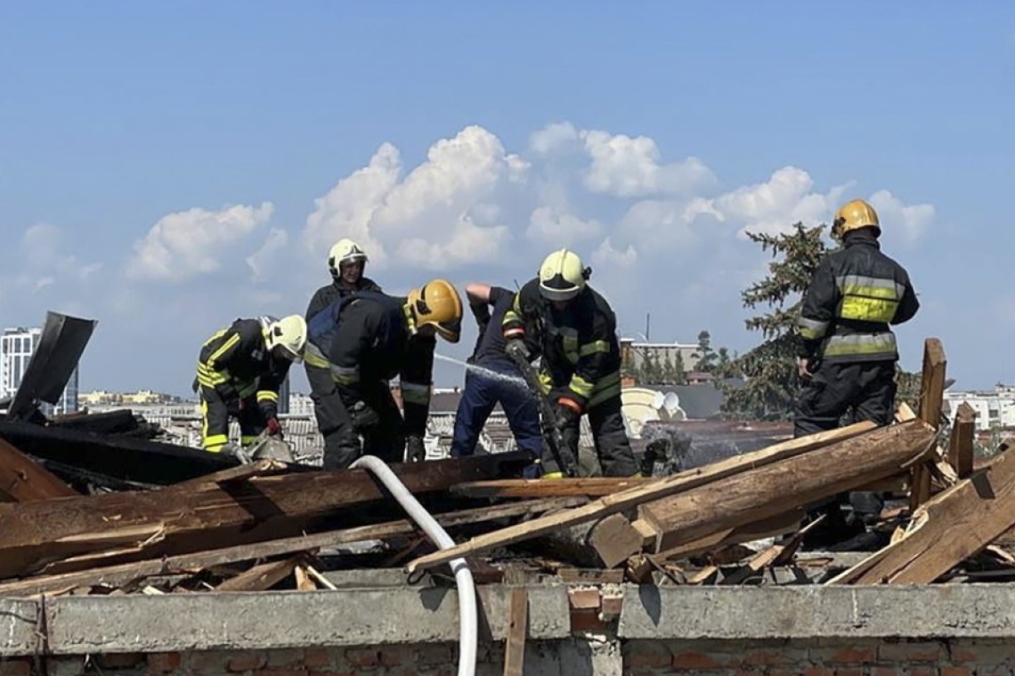 Ukraine : Un bombardement russe fait des morts dans le centre-ville de Tcherniguiv