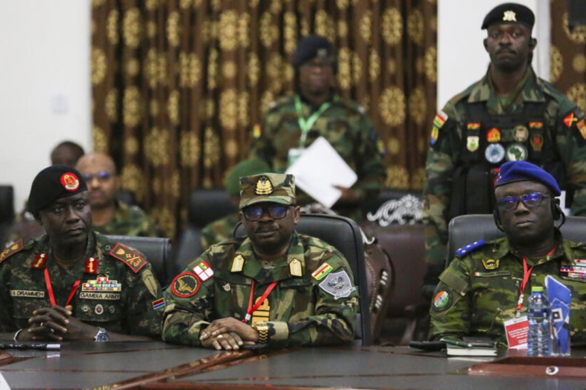 Niger: Emmanuel Macron soutient une intervention militaire de la CEDEAO