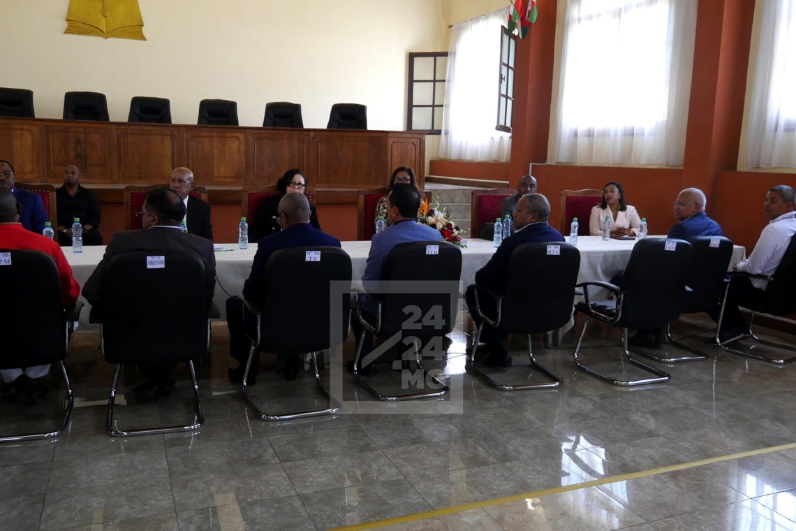 Madagascar : Dix candidats à l'élection présidentielle rencontrent les membres de la HCC